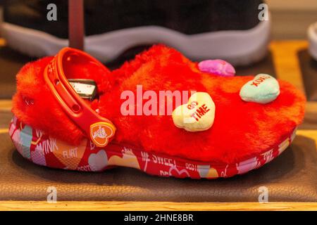 Red Vapor Max baskets dans la boutique de chaussures inPreston UK Weather; Vente magasins enseignes, shopping dans le centre-ville du nord-ouest. Banque D'Images