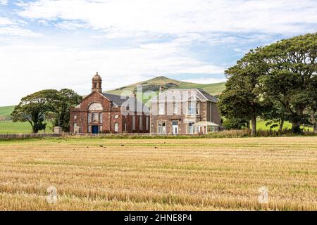 Une ancienne église et maison à Southend sur la péninsule de Kintyre, Argyll & Bute, Écosse Royaume-Uni Banque D'Images