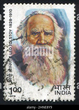 INDE - VERS 1978: Timbre imprimé par l'Inde, montre Leo Tolstoï, vers 1978 Banque D'Images