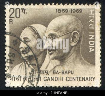 INDE - VERS 1969: Timbre imprimé par l'Inde, montre Mahatma Gandhi et sa femme Katurba, vers 1969 Banque D'Images