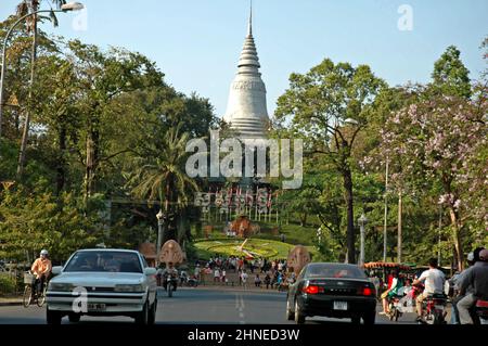 Temple Wat Phnom, Ponhea Yat Stupa, Phnom Penh, royaume du Cambodge, Asie du Sud-est Banque D'Images