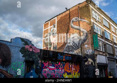 Stork Graffiti art à Hanbury Street, à côté de Brick Lane, la célèbre rue de Londres, qui abrite la communauté bangladaise connue pour ses restaurants de curry, désormais un restaurant branché Banque D'Images