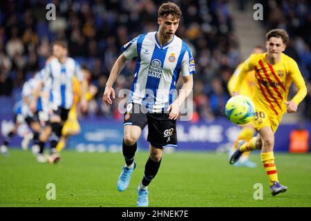 BARCELONE - 13 FÉVRIER : Javi Puado en action pendant le match de la Liga entre le RCD Espanyol et le FC Barcelone au stade RCDE le 13 février 2022 à Ba Banque D'Images