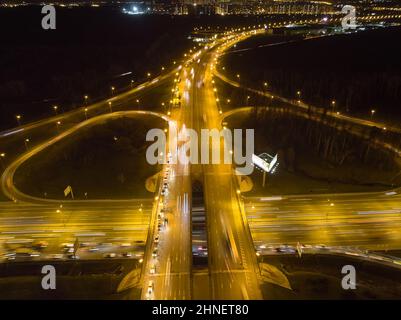 Vue aérienne de nuit sur l'autoroute Banque D'Images