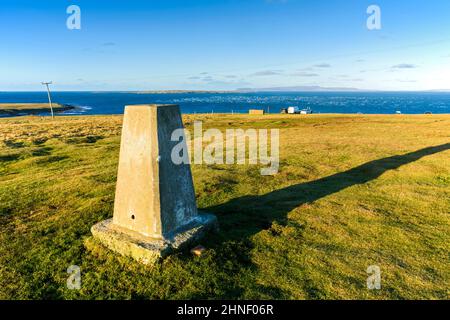 Les îles de Hoy, Orkney, et l'île de stroma, de Duncansby Head, près de John o' Groats, Caithness, Écosse, Royaume-Uni. Banque D'Images