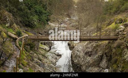 Pont suspendu sur la route des pêcheurs, à Arenas de San Pedro. Avila, Castille et Leon Banque D'Images