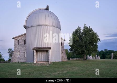 Observatoire TiCan, près de Visnjan en Istrie, Croatie en début de matinée, lever du soleil. Banque D'Images