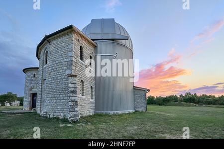 Observatoire TiCan, près de Visnjan en Istrie, Croatie en début de matinée, lever du soleil. Banque D'Images