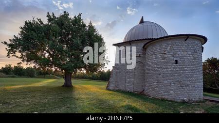 Observatoire TiCan, près de Visnjan en Istrie, Croatie en début de matinée, lever du soleil. Banque D'Images