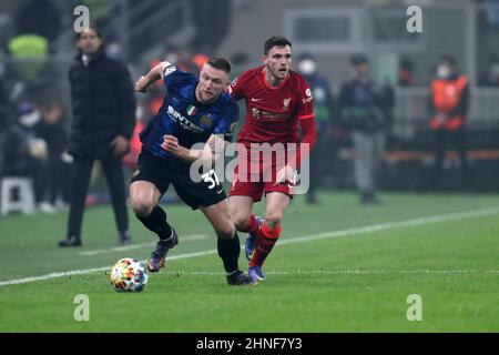 Milan, Italie . 16 février 2022, Milan Skriniar du FC Internazionale contrôle le ballon lors de la Ligue des champions de l'UEFA ronde de 16 première jambe de match entre le FC Internazionale et le FC Liverpool au Stadio Giuseppe Meazza le 16 février 2022 à Milan, Italie . Banque D'Images