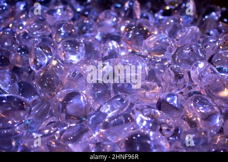 Cristaux de pierre de quartz sur plaque polie plein cadre de texture de pierres précieuses colorées. Pierres minérales naturelles gros plan Banque D'Images