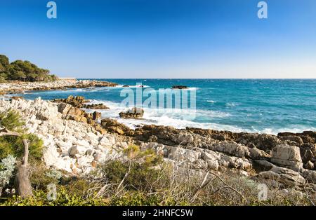 Turquoise et bleu de mer à Antibes cap, Côte d'azur , France, sélective Banque D'Images