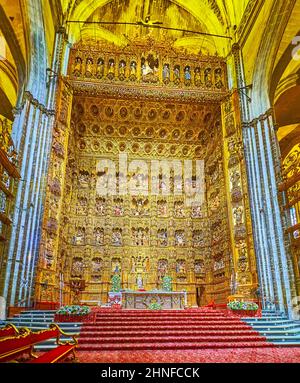 SÉVILLE, ESPAGNE - 29 SEPTEMBRE 2019 : l'unique autel en bois sculpté Maire (autel principal) à Capilla Mayor (Chapelle principale) de la cathédrale de Séville, le 29 septembre à S. Banque D'Images