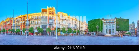 SÉVILLE, ESPAGNE - 29 SEPTEMBRE 2019 : promenez-vous sur la place San Francisco et observez ses sites touristiques : maisons historiques, Banque d'Espagne et Edificio la Adriat Banque D'Images