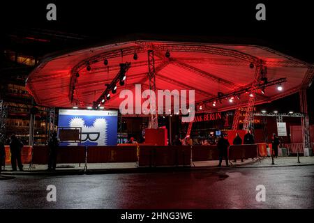 Berlin, Berlin, Allemagne. 16th févr. 2022. Tapis rouge avant le Gala du prix à Berlinale 2022 (Credit image: © Beata Siewicz/Pacific Press via ZUMA Press Wire) Banque D'Images