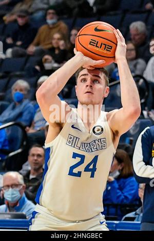 16 février 2022 : la garde de Saint Louis Billikens Gibson Jimerson (24) prend un tir en trois points dans un jeu de conférence A-10 où les explorateurs de la salle ont visité le St. Louis Billikens. Tenue à l'aréna Chaifetz à Saint-Louis, Mo Richard Ulreich/CSM Banque D'Images