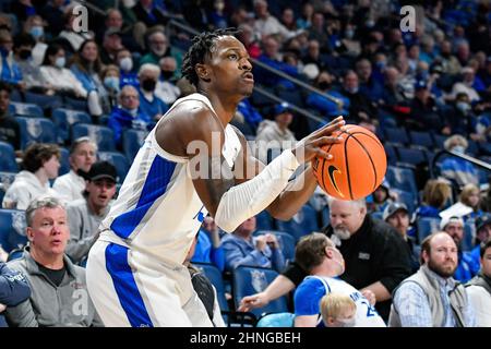 16 février 2022 : la garde de Saint Louis Billikens, Jordan Nesbitt (15), se prépare à prendre une photo en trois points dans un jeu de conférence A-10 où les explorateurs de la salle ont visité le St. Louis Billikens. Tenue à l'aréna Chaifetz à Saint-Louis, Mo Richard Ulreich/CSM Banque D'Images