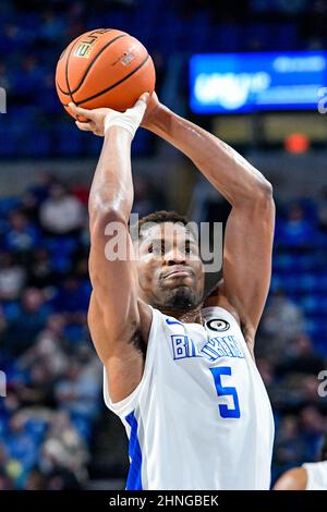 16 février 2022 : l'avant de Saint Louis Billikens Francis Okoro (5) prend un coup de feu gratuit dans un jeu de conférence A-10 où les explorateurs de la salle ont visité le St Louis Billikens. Tenue à l'aréna Chaifetz à Saint-Louis, Mo Richard Ulreich/CSM Banque D'Images