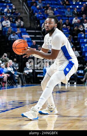 16 février 2022 : Saint Louis Billikens forward Terrence Hargrove Jr. (22) fait une passe dans un jeu de conférence A-10 où les explorateurs de la salle ont visité le St. Louis Billikens. Tenue à l'aréna Chaifetz à Saint-Louis, Mo Richard Ulreich/CSM Banque D'Images