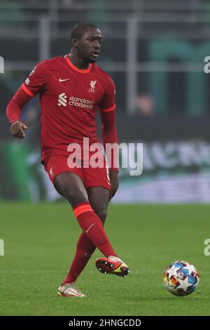 Milan, Italie, 16th février 2022. Ibrahima Konate du FC Liverpool lors du match de la Ligue des champions de l'UEFA à Giuseppe Meazza, Milan. Le crédit photo devrait se lire: Jonathan Moscrop / Sportimage Banque D'Images