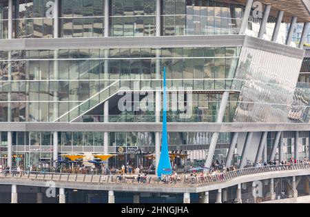 La goutte est une sculpture en acier qui ressemble à un raindrop à Canada place, Vancouver Harbour-août 18,2021-vue de rue, photo de voyage, foyer selrctif, copie Banque D'Images