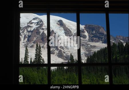 Mt. Vue sur le parc national de Rainier depuis le Lodge Banque D'Images