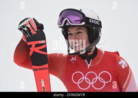 Pékin, Chine. 17th févr. 2022. Michelle Gisin, de Suisse, assiste à la descente combinée des femmes alpines au Yanqing National Alpine ski Centre à Beijing, en Chine, le 17 février 2022, pendant les Jeux olympiques d'hiver de 2022. Crédit : Roman Vondrous/CTK photo/Alay Live News Banque D'Images