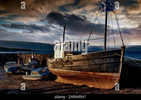 Bateaux sur le quai, la baie de Broadford, Ile de Skye, Ecosse, Grande-Bretagne Banque D'Images