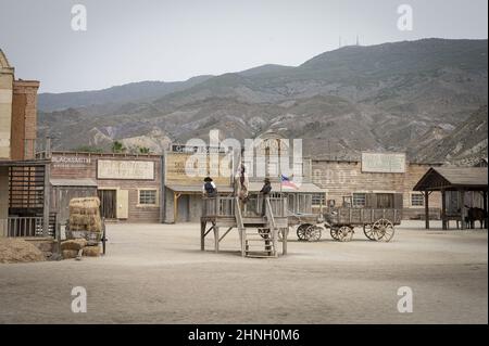 Wild West ensemble de films avec quelques hommes luttant dans la pendaison Banque D'Images