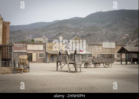 Wild West ensemble de films avec quelques hommes luttant dans la pendaison Banque D'Images