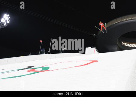 Zhangjiakou, Hebei, Chine. 11th févr. 2022. Gregor Deschwanden (SUI) saut à ski : qualification individuelle des hommes sur les grandes collines lors des Jeux Olympiques d'hiver de Beijing 2022 au Centre national de saut à ski de Zhangjiakou, Hebei, Chine . Credit: Koji Aoki/AFLO SPORT/Alay Live News Banque D'Images