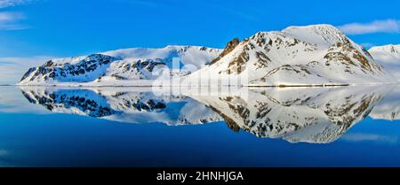 Terres arctiques, baie Holmiabukta, Raudefjord, terre Albert I, Arctique, Spitzbergen, Svalbard, Norvège, Europe Banque D'Images