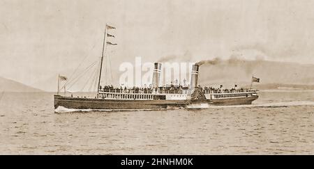 1892. Sous-titré comme l'ancien «Seigneur des îles» de l'île de Wight bateau à vapeur à aubes. (Royaume-Uni) transportant des passagers au-dessus du Solent, la partie de la mer qui sépare l'île de Wight de l'Angleterre continentale. Il peut s'agir d'une erreur de la part de la publication, car le navire semble être un navire du même nom (plus tard nommé Jupiter ) dirigé par la Glasgow et Inveraray Steamboat Company qui a navigué vers Inveraray, en Écosse. Si c'est le cas, ce navire faisait partie en 1890 de la Victoria Steamboat Association lorsqu'il a été remis à neuf avec des entonnoirs télescopiques et que la berline arrière du pont s'étendait à la largeur de la coque Banque D'Images