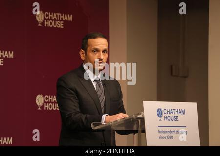 Le ministre des Affaires étrangères du Qatar, Sheikh Mohammed Bin Abdulrahman Al-Thani, a pris la parole à Chatham House, Londres, le 17 février 2022 Banque D'Images