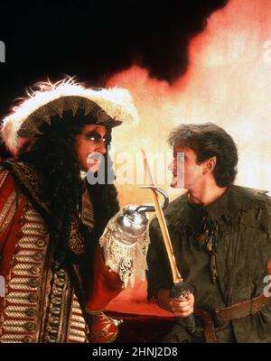 DUSTIN HOFFMAN et ROBIN WILLIAMS dans HOOK (1991), réalisé par STEVEN SPIELBERG. Crédit: COLUMBIA TRISTAR / Album Banque D'Images