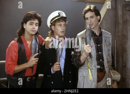 BOB SAGET, JOHN STAMOS et DAVE COULIER en PLEINE MAISON (1987), dirigé par JEFF FRANKLIN. Credit: LORIMAR PRODUCTIONS / Album Banque D'Images