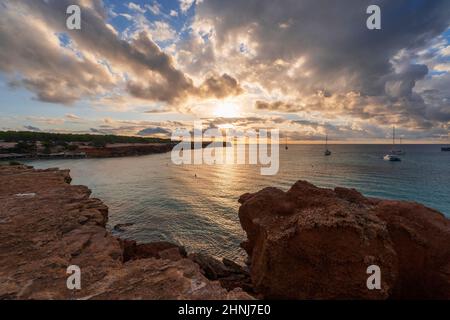 Paysage de mer, plage de Cala Saona, coucher de soleil, Balearia Islands, Formentera, Espagne Banque D'Images