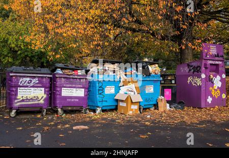 Les déchets débordant et le recyclage des déchets de collecte frappent COP26 à Glasgow. Banque D'Images