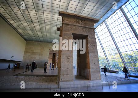 New York - janvier 15 2014:Temple de Dendur exposé dans l'antique du Metropolitan Museum of Art Banque D'Images