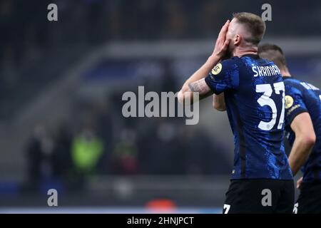 Milan, Italie, 16 février 2022, Milan Skriniar du FC Internazionale semble abattu lors du tournoi de la Ligue des champions de l'UEFA de seize pieds un match entre le FC Internazionale et le FC Liverpool au Stadio Giuseppe Meazza le 16 février 2022 à Milan, Italie . Banque D'Images