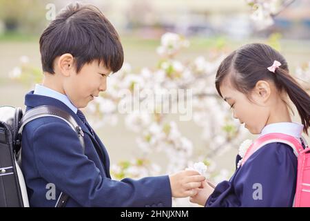 Élèves de l'école primaire japonaise Banque D'Images