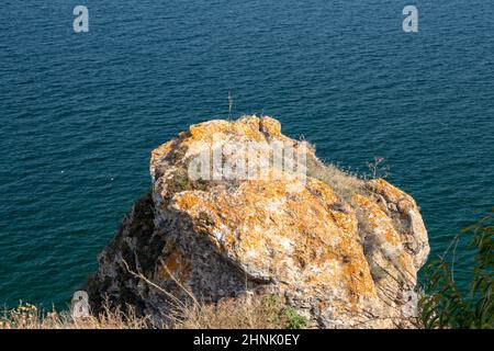 Cap Caliacra, Bulgarie - 14 septembre 2021. Cape Kaliakra - une oasis naturelle et architecturale unique représente un promontoire rocheux qui s'étend sur 2 kilomètres dans la mer. Les falaises abruptes s'élèvent entre 50 et 60 mètres de la mer. Banque D'Images