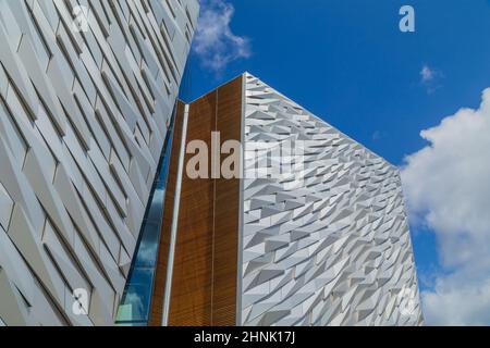 Détail de la façade du Titanic Belfast Banque D'Images