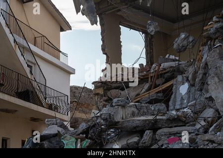 Démolition d'un bâtiment en pierre délabrée, reconstruction du stock de logements Banque D'Images