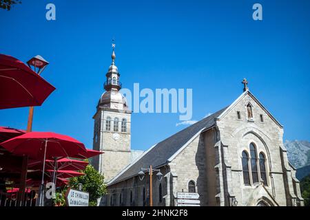 Église dans le village du Grand Bornand, France Banque D'Images