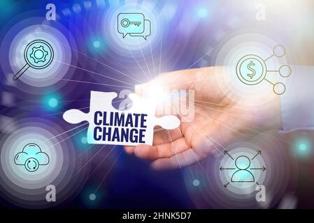 Texte d'écriture changement climatique, Aperçu général de l'entreprise augmentation de la température moyenne mondiale transformation du temps main tenant Jigsaw Puzzle Piece Unlo Banque D'Images