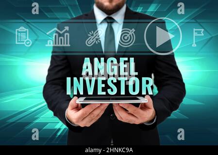 Affiche Angel investisseur, Business approche haute valeur nette individu qui fournit le soutien financier Homme dans Office Uniform Holding Tablet Displa Banque D'Images