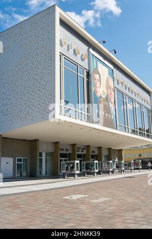 The Cinema International dans la Karl-Marx-Allee à Berlin Mitte. Ouvert en 1963, le cinéma accueille la projection des films de Berlinale depuis 1990. Banque D'Images