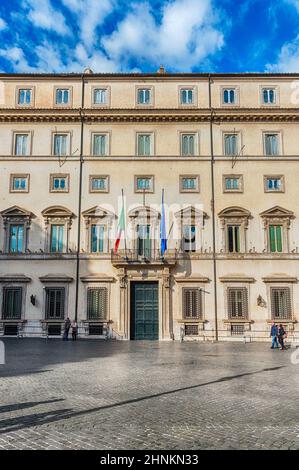 Façade du Palazzo Chigi, bâtiment emblématique dans le centre de Rome, Italie Banque D'Images