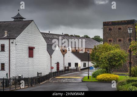 La distillerie Old Bushmills est une distillerie d'alcool de whisky en Irlande du Nord Banque D'Images